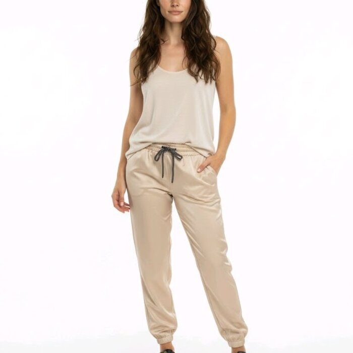 Liva – Beige Glanzende Joggingbroek