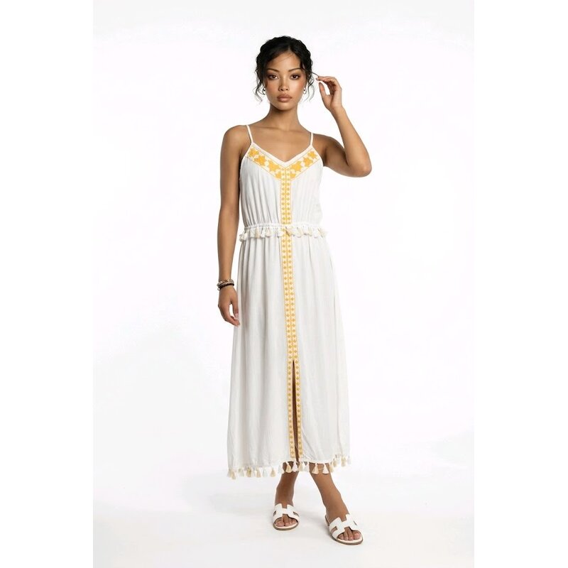 Mira – Lange Jurk Met Borduursel En Pomponnetjes