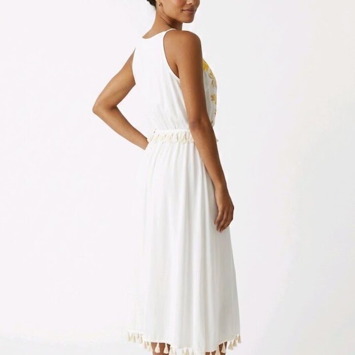 Mira – Lange Jurk Met Borduursel En Pomponnetjes