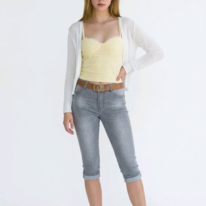 Skye – Grijze Capri Jeans Met Riem