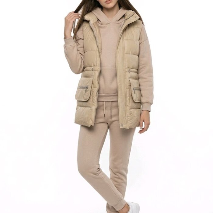 Mila – Beige 3-Delig Joggingpak Met Bodywarmer