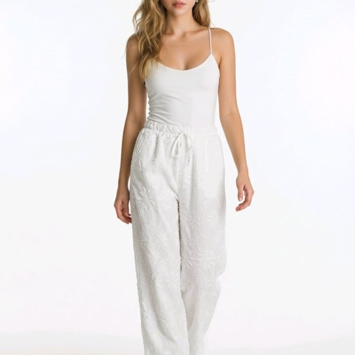 Carmen |Palazzo Broek - Broderie Detail