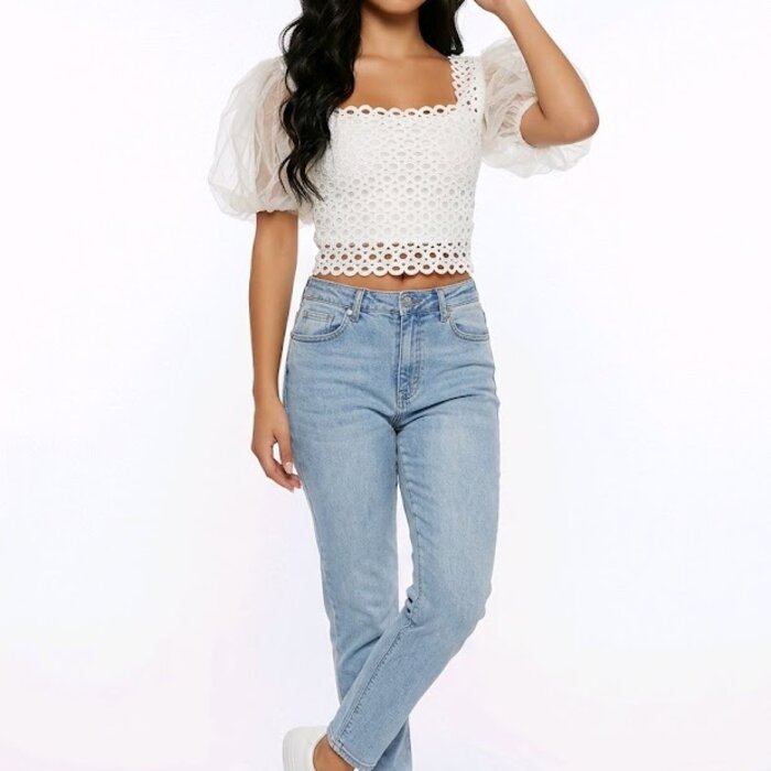 Vaelira – Crop Top met Mesh Pofmouwen
