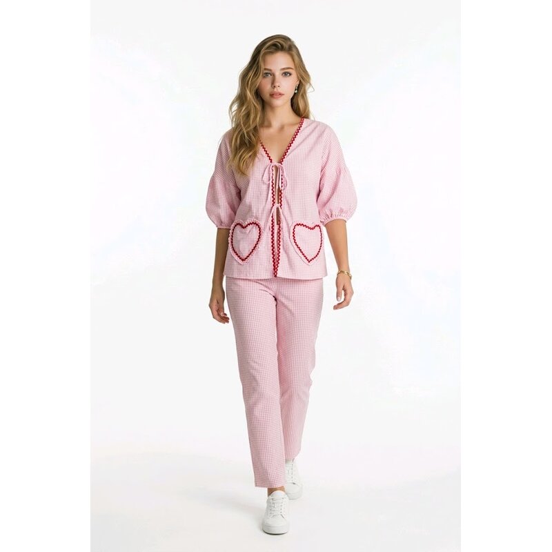 Roséline – Roze-Witte Blouse met Strik en Hartzakjes