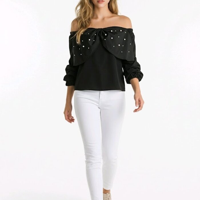 Pearlina – Off-Shoulder Top met Strik en Parels