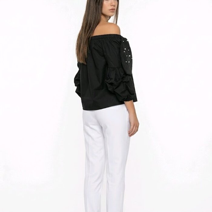 Pearlina – Off-Shoulder Top met Strik en Parels