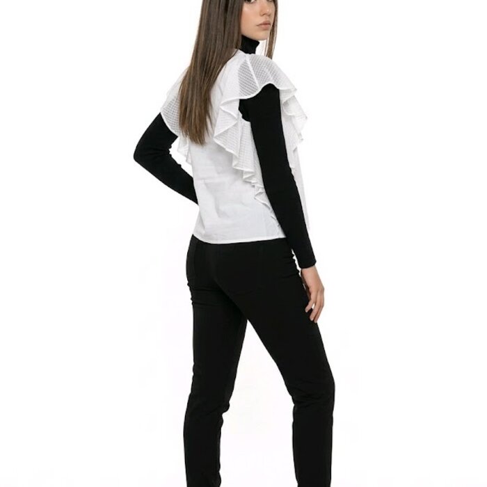 Celestia – Witte Top met Tule Mouwen en Ruffles
