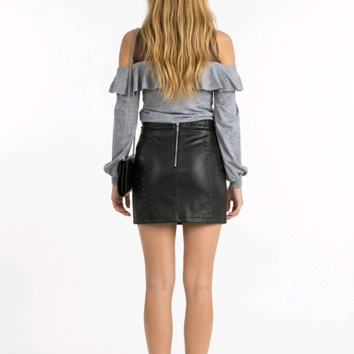 Avelisse – Off-Shoulder Top met Ruche en Tule Details