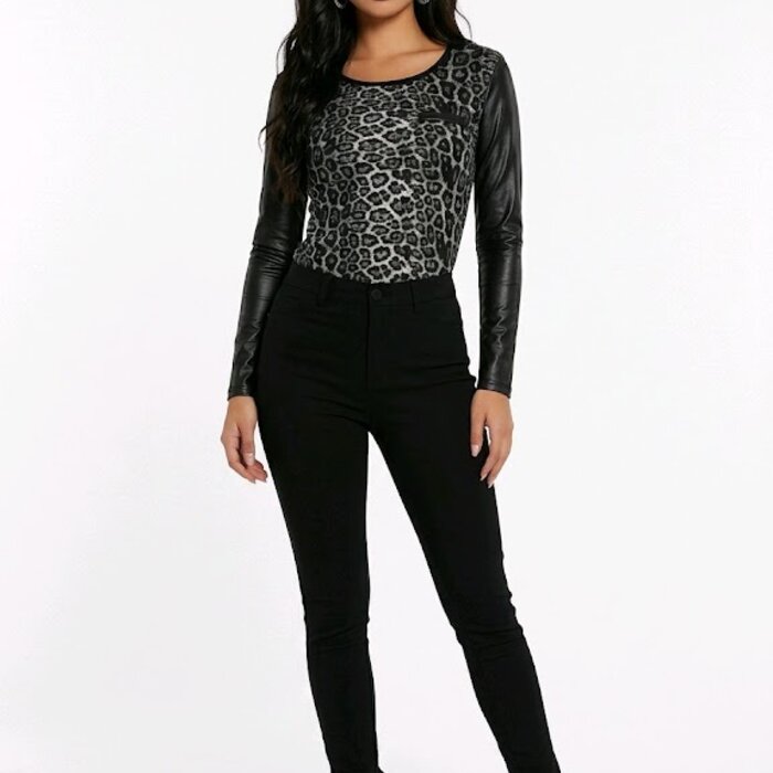 Zerina Luipaard Top - Lederlook Mouwen