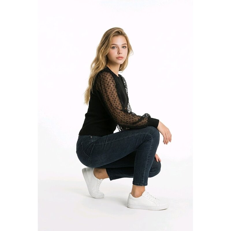 Velira Zwarte Gebreide Top met Transparante Mouwen