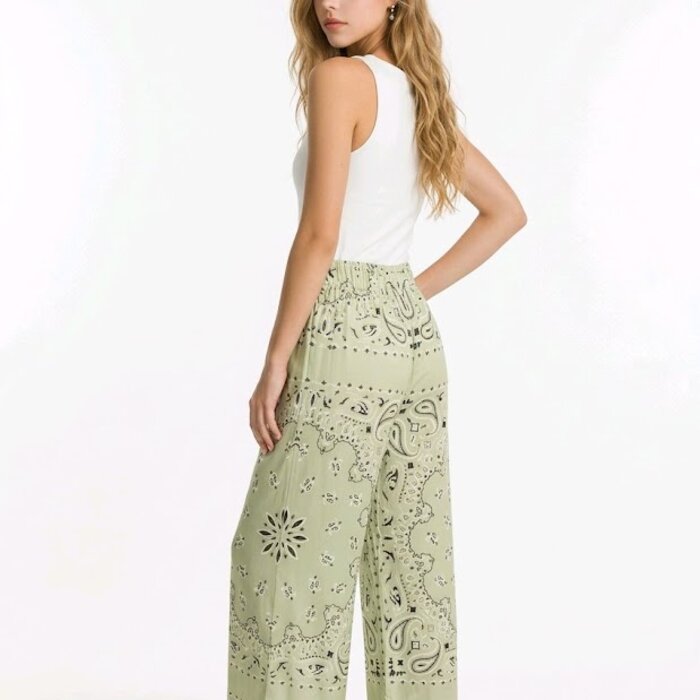 Olive Bandana | Pantalon met Bandana-Print - Ruffel Detail