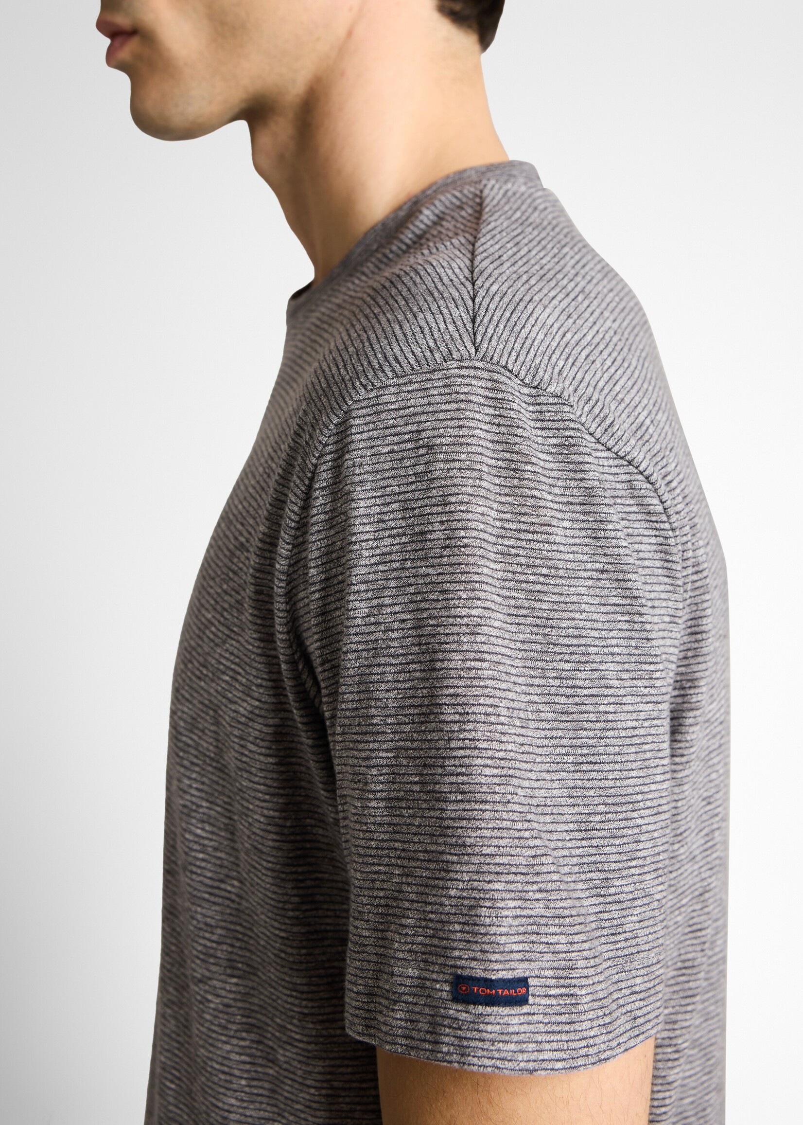 1050180 FINE STRIPED T-SHIRT