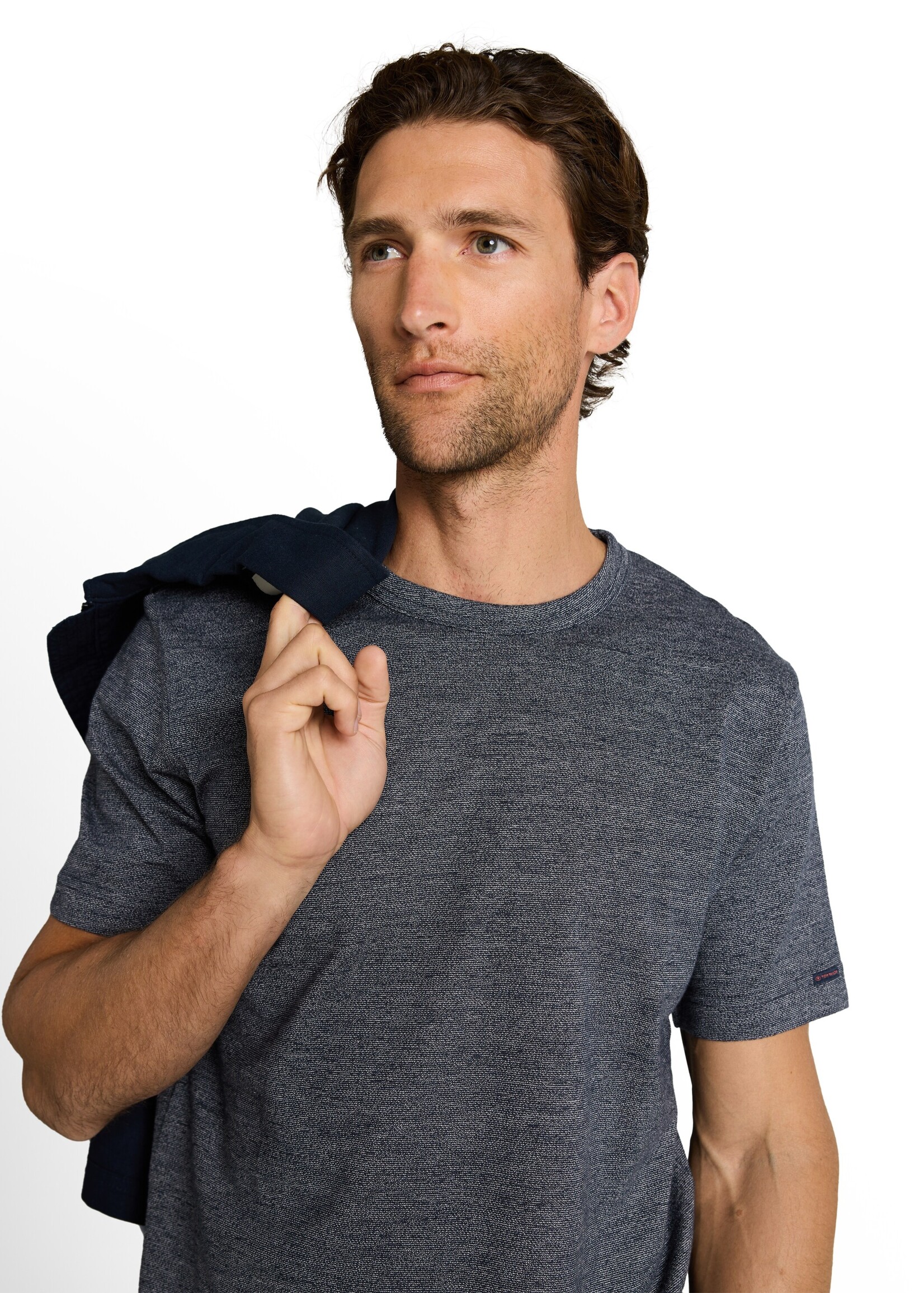 1050601 DETAILED FINE STRIPED T-SHIRT