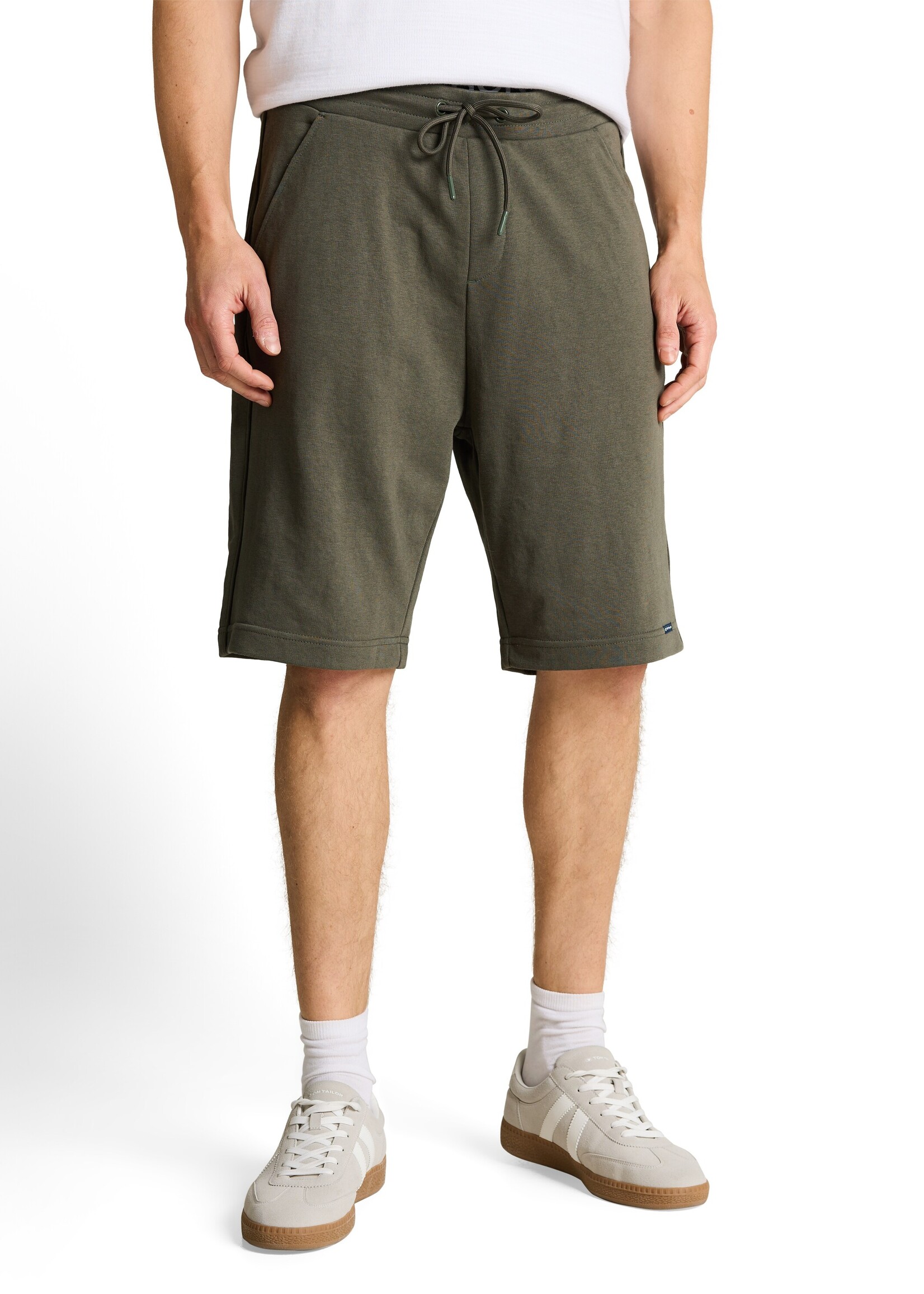1050238 BASIC SWEAT SHORTS