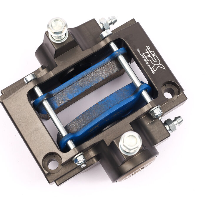 Formula K Achterremklauw Black Line met remblokken en schroeven