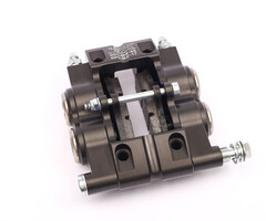 Formula K STR-V2 REMKLAUW LINKSVOOR - inclusief remblokken en schroeven