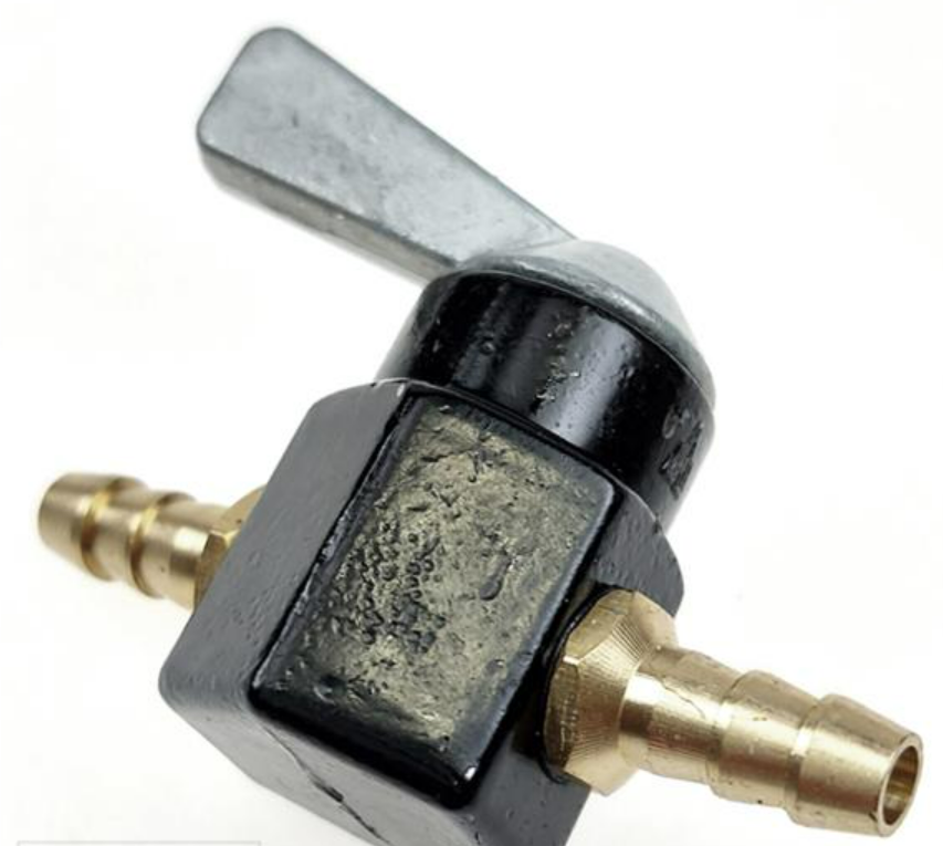 Benzine kraan tussen slang 6MM