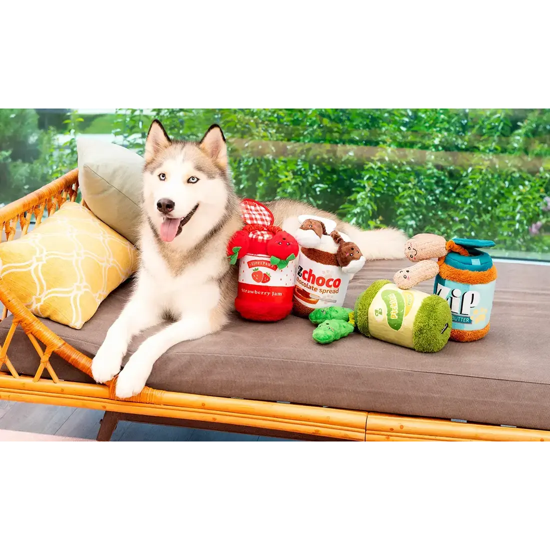 ZippyPaws Bungee Burrow Pickle Jar