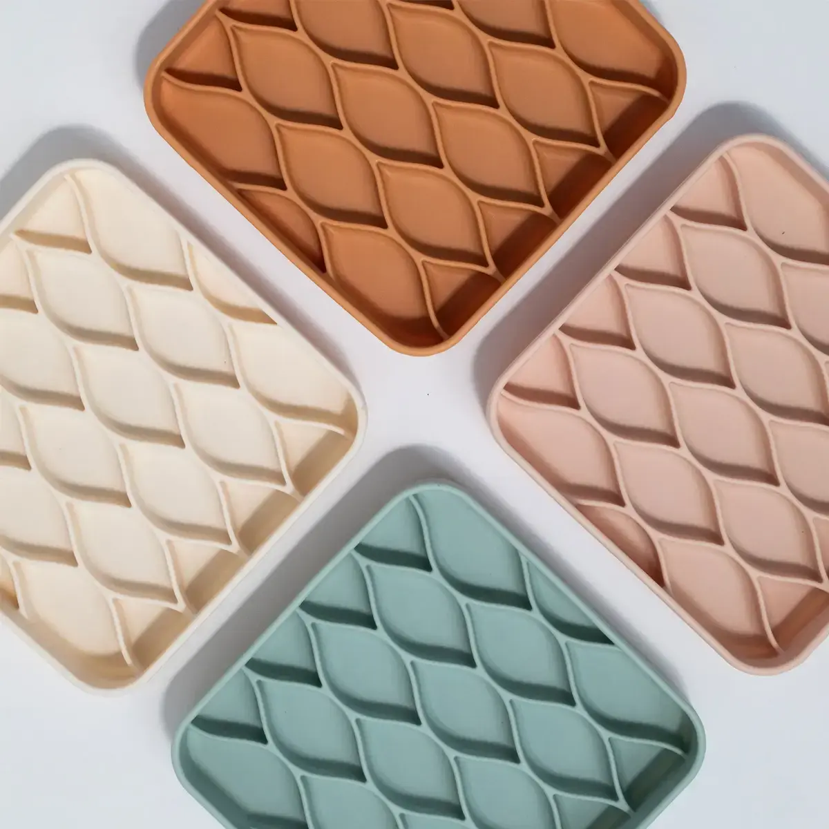 Dogged Argyle Slowfeeder Bowl