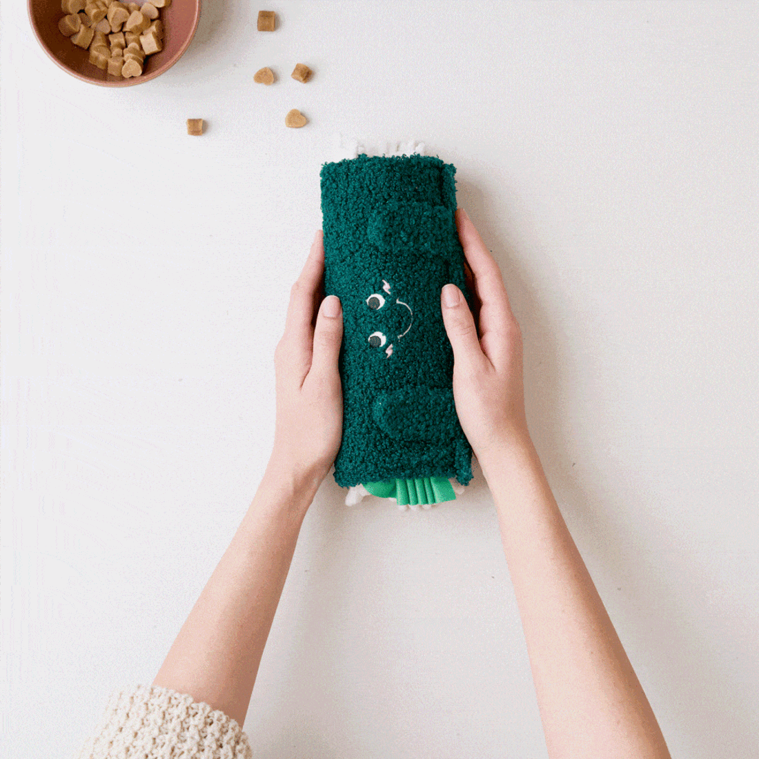 ZippyPaws Snufflerz Roll Sushi