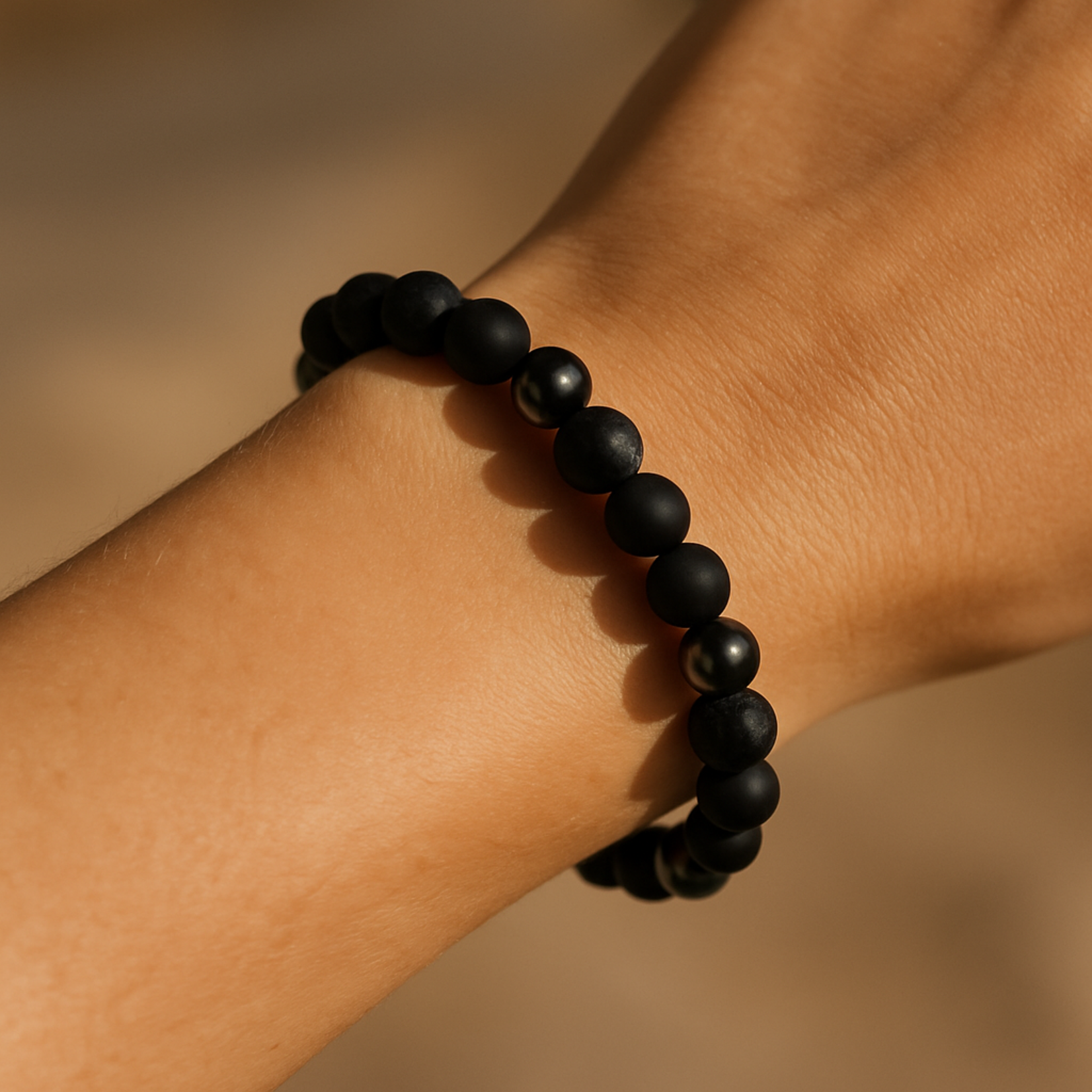 Aura Dorno Aura Dorno Armband Black Lava Ground – handgemaakt van lavasteen, onyx en hematiet