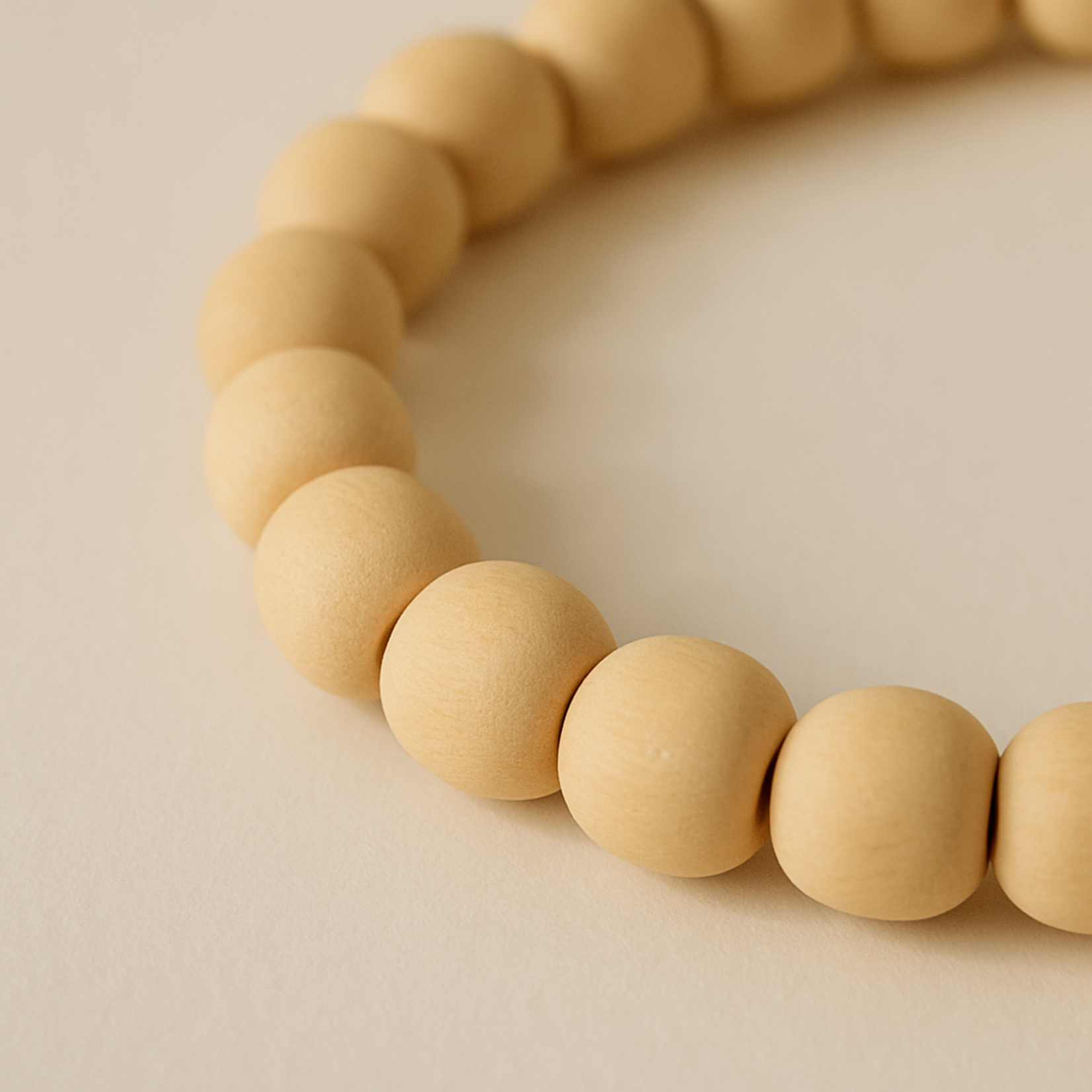 Aura Dorno Aura Dorno Armband Sandwood Serenity – handgemaakt van licht sandkleurig hout