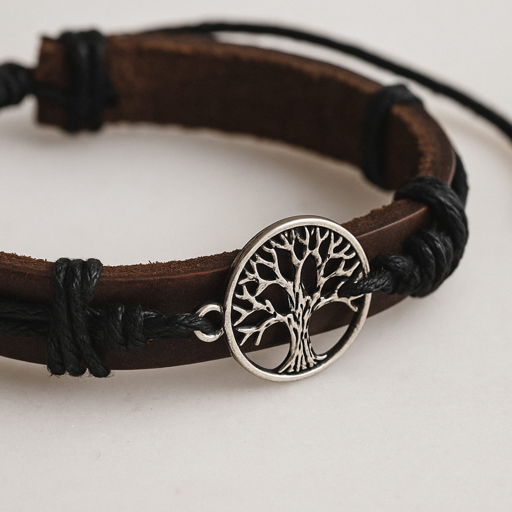 Aura Dorno Aura Dorno Armband Tree of Balance – leren armband met symbool van de levensboom