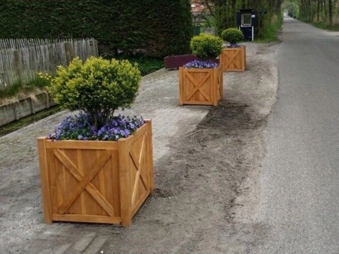 Teak-Pflanzkübel quadratisch 90x90cm mit Kreuz