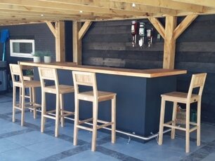 Stehtischhocker aus Teakholz mit Rückenlehne