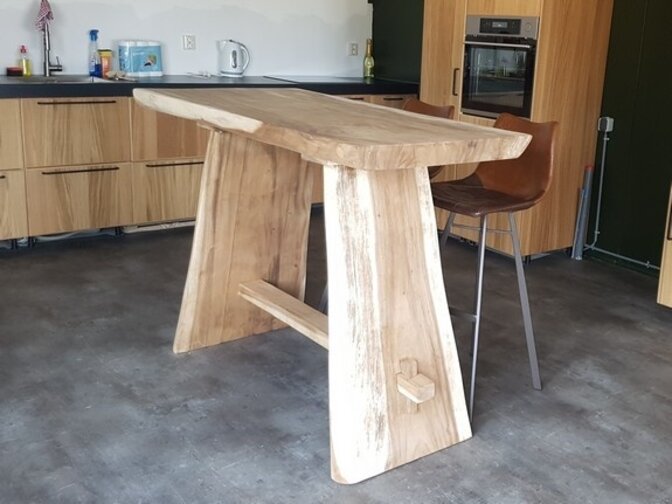 Baumstamm-Stehtisch 150 cm