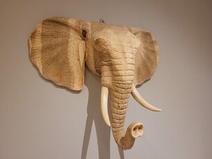 Elefantenkopf aus Holz