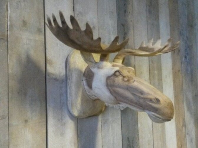 Großer Elchkopf aus Holz