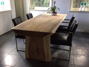 Baumstamm-Tisch Suar 230 cm