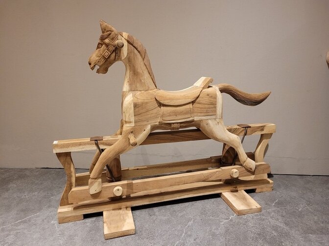 Schaukelpferd aus Holz