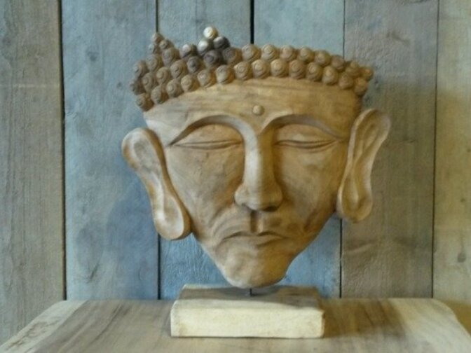 Buddha-Gesicht aus Holz