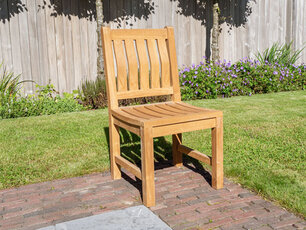 Gartenstuhl aus Teakholz Bergamo ohne Armlehnen.