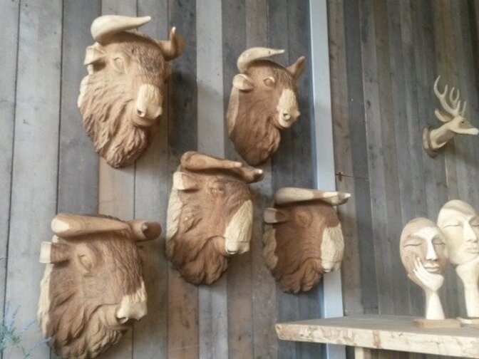 Bison-Holzschnitzerei, massiv