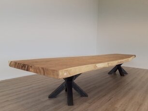 Baumstamm-Tisch 500cm
