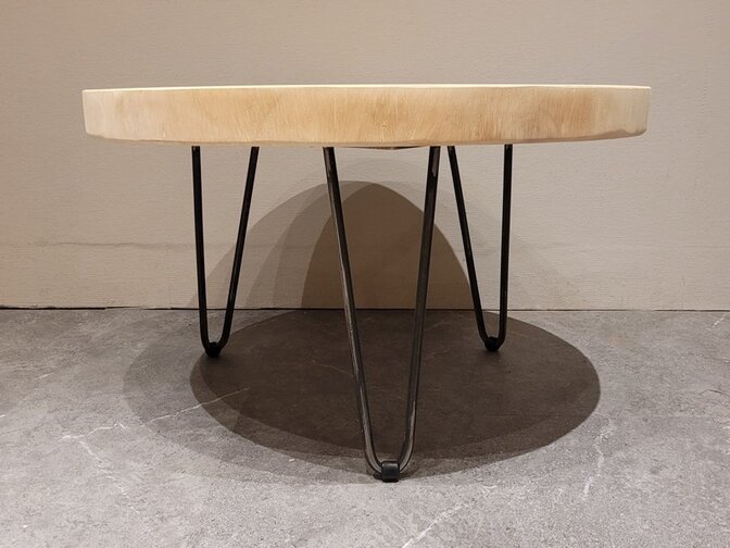 Runder Couchtisch mit Hairpins & Baumstamm-Tischplatte 70 x 41 cm