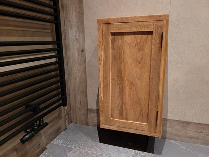 Waschbeckenschrank aus Teakholz 40 x 22 x 71 cm – Natur