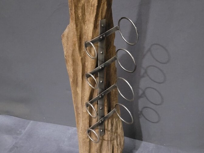 Rustikales Weinregal für 4 Flaschen