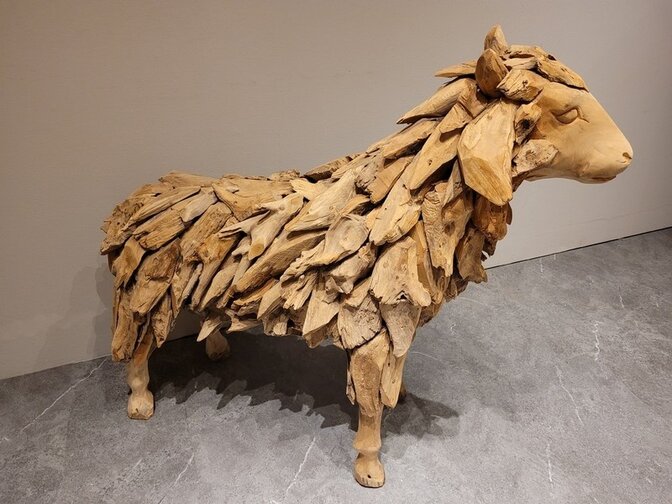 Stehende Schaf-Skulptur aus Treibholz