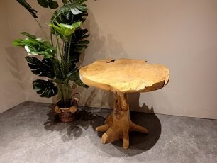 Beistelltisch aus Wurzelholz 80 x 67 cm