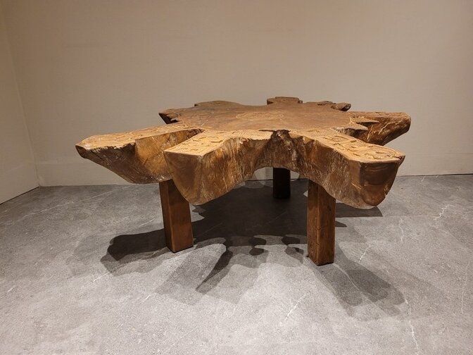 Massiver Couchtisch aus Wurzel  – 115 x 120 x 46 cm