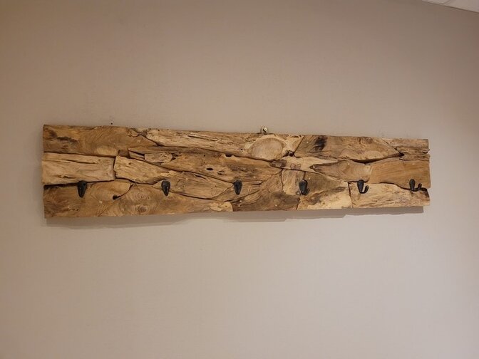 Wandgarderobe aus Teakholz 130 x 25 cm – Wurzelholz
