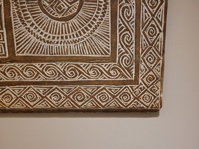 Wanddekoration aus Holzschnitzerei – 140 x 75 cm