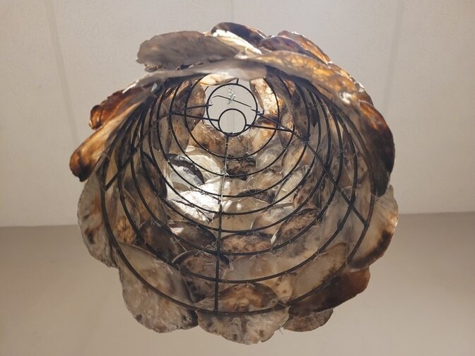 Lampenschirm mit Austernschalen  – 30 x 40 cm