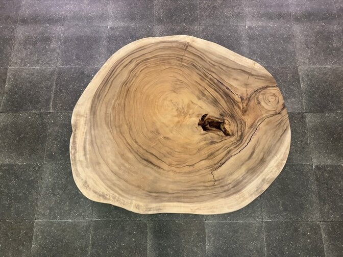 Runde Tischplatte aus Baumstamm – 105/125 cm – CA07-323