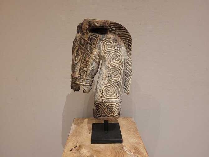 Pferdekopf aus Holz auf Ständer – 23 x 45 x 12 cm