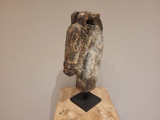 Pferdekopf aus Holz auf Ständer – 23 x 45 x 12 cm